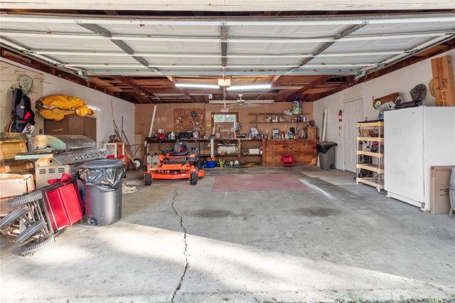 322 Parkside Drive, Zavalla, TX 75980