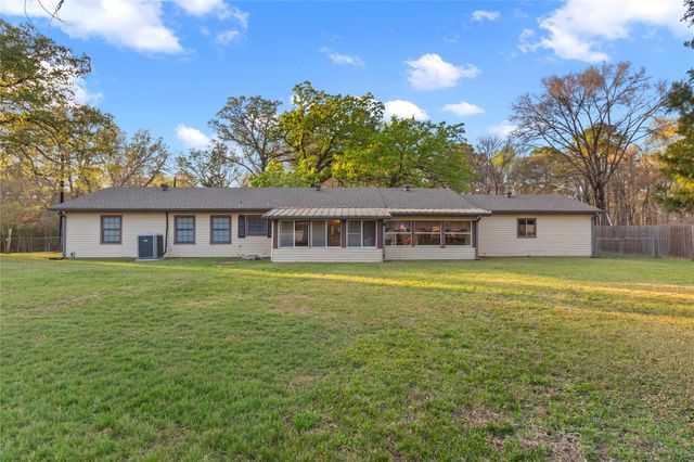 322 Parkside Drive, Zavalla, TX 75980