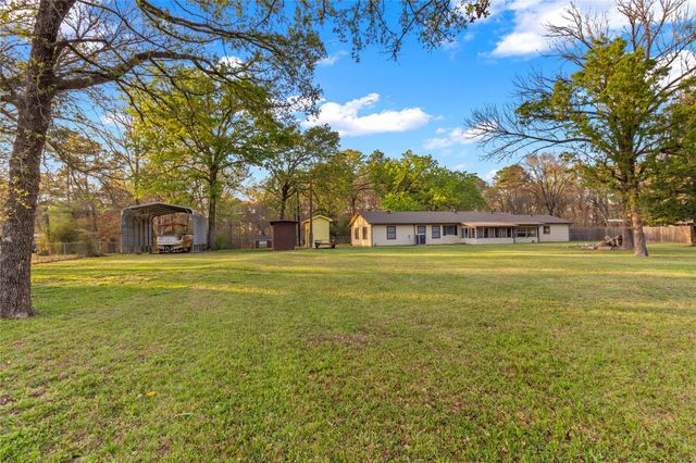 322 Parkside Drive, Zavalla, TX 75980