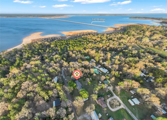 322 Parkside Drive, Zavalla, TX 75980