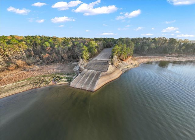 322 Parkside Drive, Zavalla, TX 75980