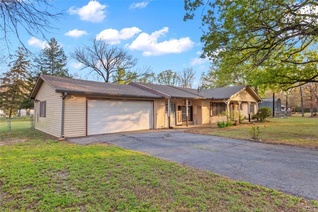 322 Parkside Drive, Zavalla, TX 75980