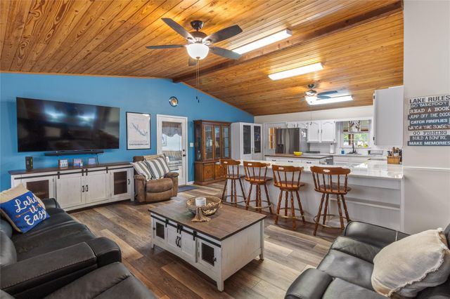 322 Parkside Drive, Zavalla, TX 75980