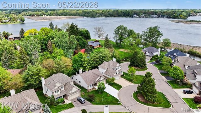 3280 Harbours Boulevard, Waterford, MI 48328