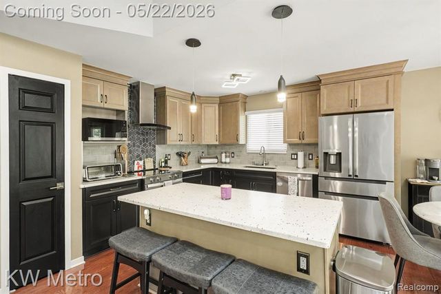 3280 Harbours Boulevard, Waterford, MI 48328