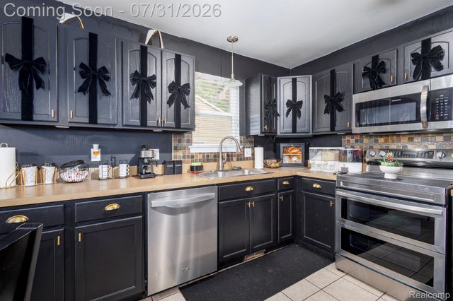 625 N Harvey Street, Westland, MI 48185