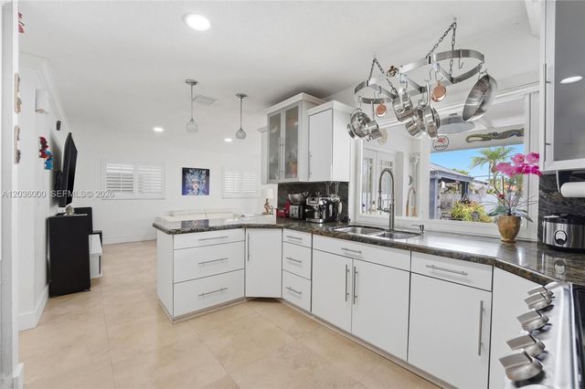 323 NW 136th Pl, Miami, FL 33182