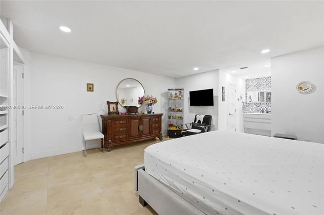 323 NW 136th Pl, Miami, FL 33182