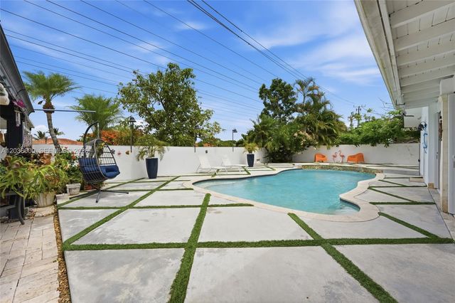 323 NW 136th Pl, Miami, FL 33182
