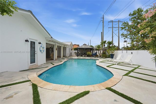 323 NW 136th Pl, Miami, FL 33182