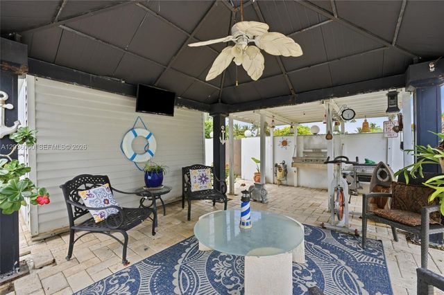 323 NW 136th Pl, Miami, FL 33182