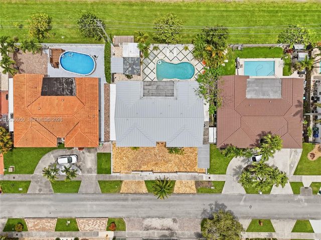 323 NW 136th Pl, Miami, FL 33182