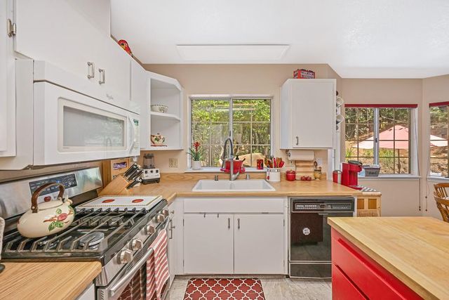 2585 Crystal Springs Rd, Camino, CA 95709