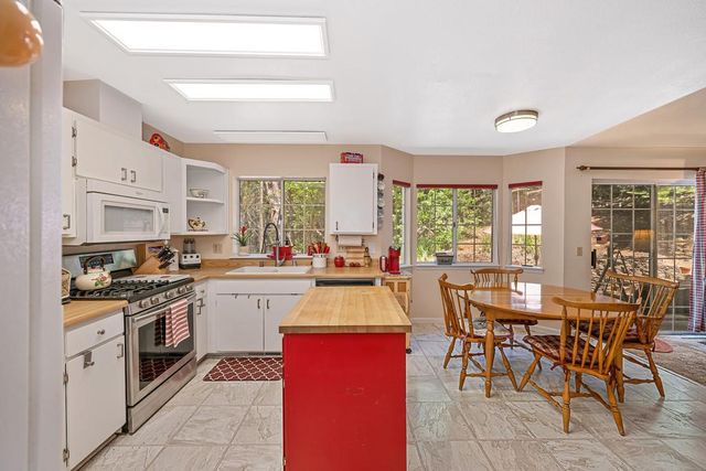 2585 Crystal Springs Rd, Camino, CA 95709