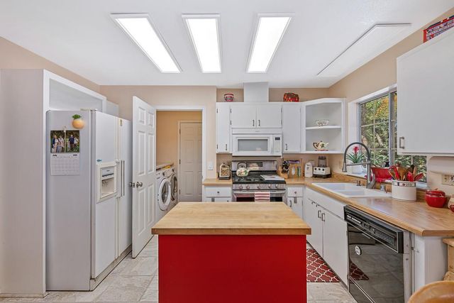 2585 Crystal Springs Rd, Camino, CA 95709