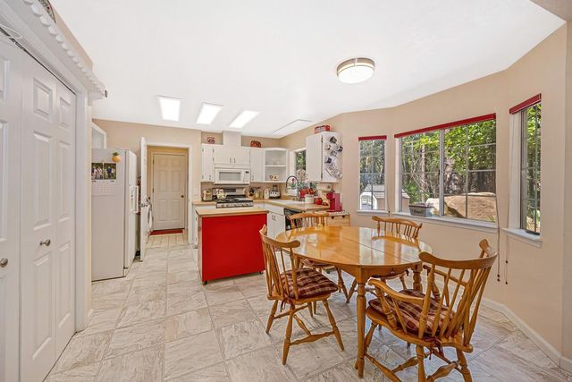 2585 Crystal Springs Rd, Camino, CA 95709