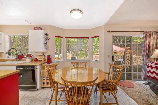 2585 Crystal Springs Rd, Camino, CA 95709