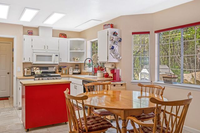2585 Crystal Springs Rd, Camino, CA 95709