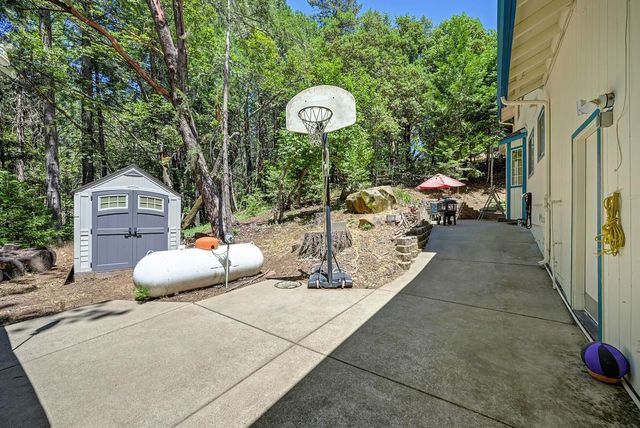 2585 Crystal Springs Rd, Camino, CA 95709