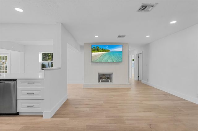 2830 NE 46th Street, Lighthouse Point, FL 33064