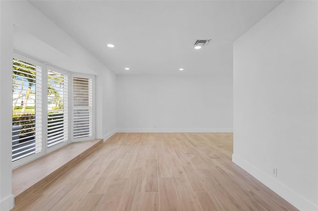 2830 NE 46th Street, Lighthouse Point, FL 33064