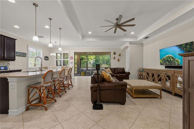16423 Barclay CT, Naples, FL 34110
