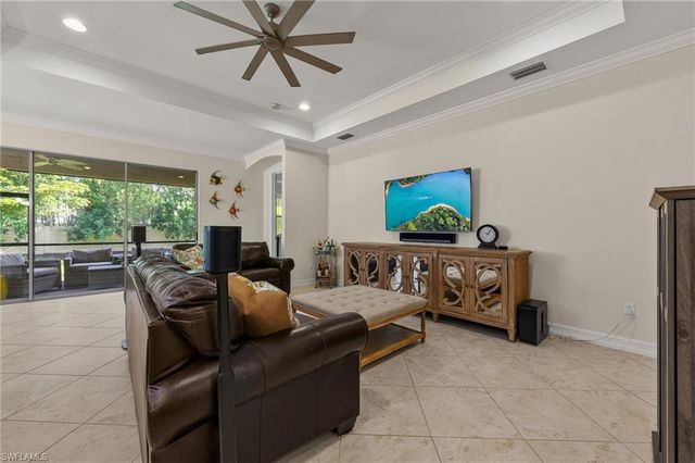 16423 Barclay CT, Naples, FL 34110