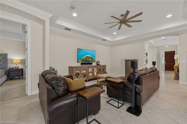 16423 Barclay CT, Naples, FL 34110