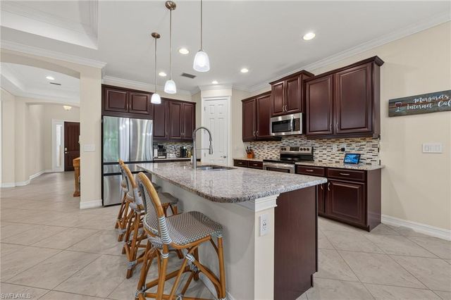 16423 Barclay CT, Naples, FL 34110