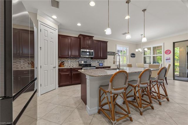 16423 Barclay CT, Naples, FL 34110