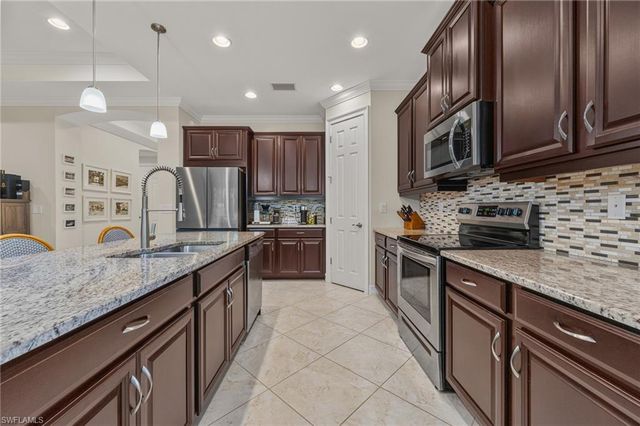 16423 Barclay CT, Naples, FL 34110