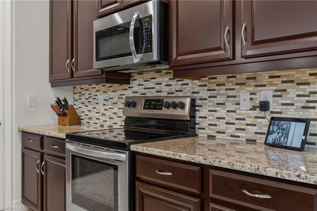 16423 Barclay CT, Naples, FL 34110