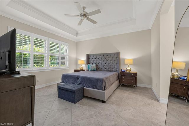 16423 Barclay CT, Naples, FL 34110