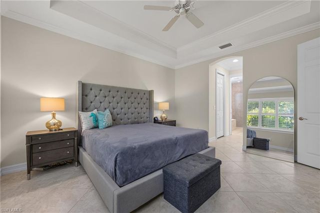 16423 Barclay CT, Naples, FL 34110