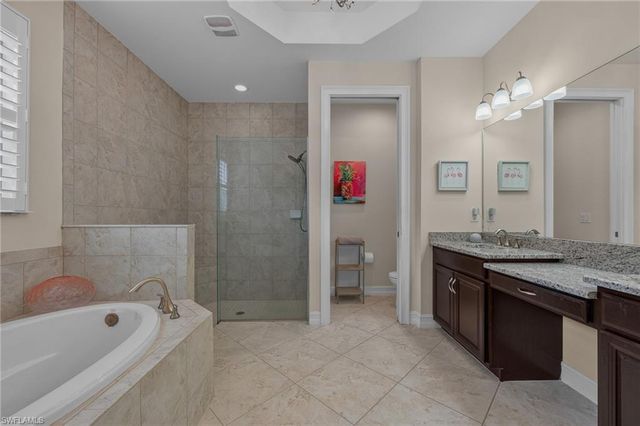 16423 Barclay CT, Naples, FL 34110