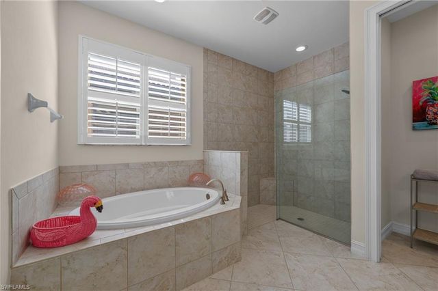 16423 Barclay CT, Naples, FL 34110