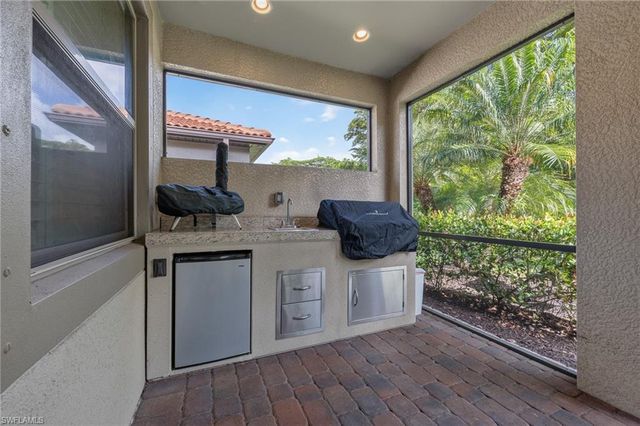 16423 Barclay CT, Naples, FL 34110