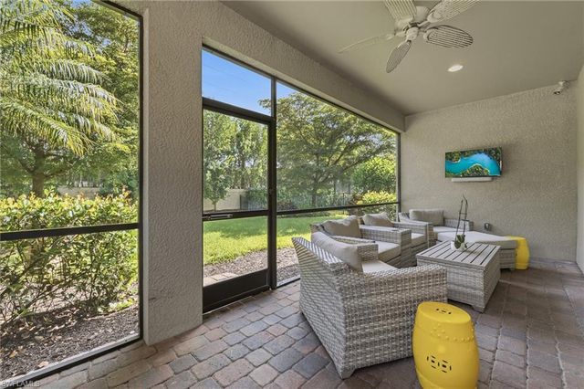 16423 Barclay CT, Naples, FL 34110