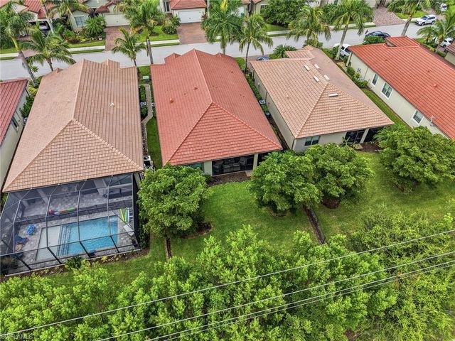 16423 Barclay CT, Naples, FL 34110