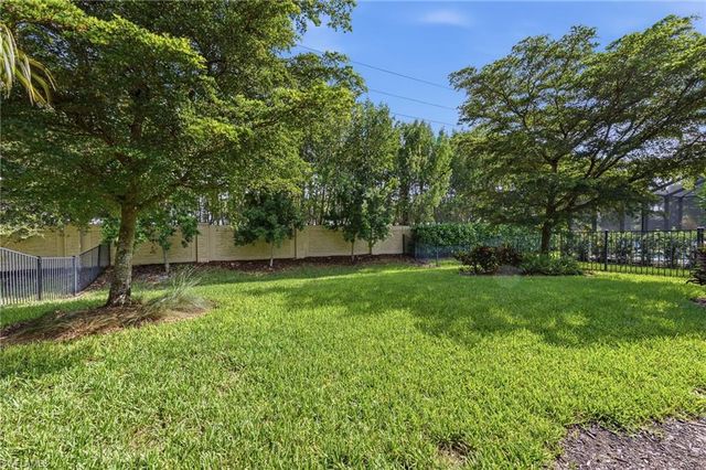 16423 Barclay CT, Naples, FL 34110