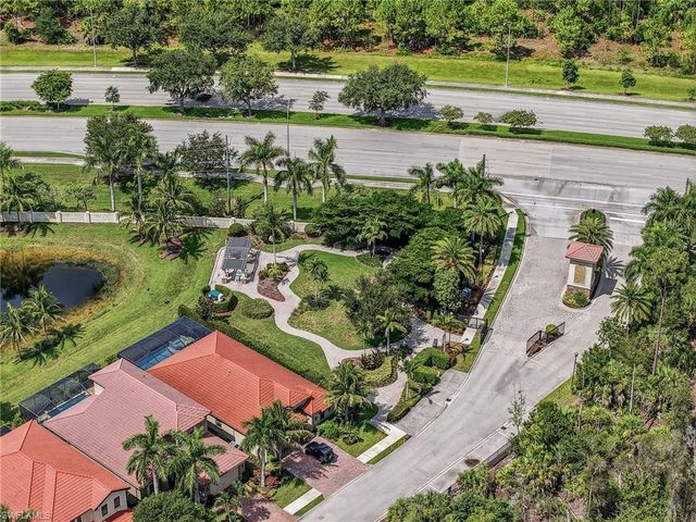 16423 Barclay CT, Naples, FL 34110