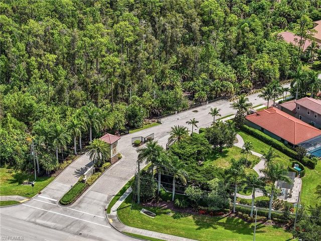 16423 Barclay CT, Naples, FL 34110