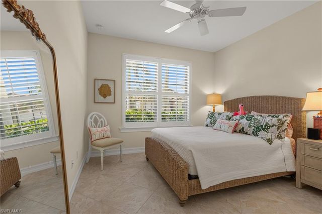16423 Barclay CT, Naples, FL 34110