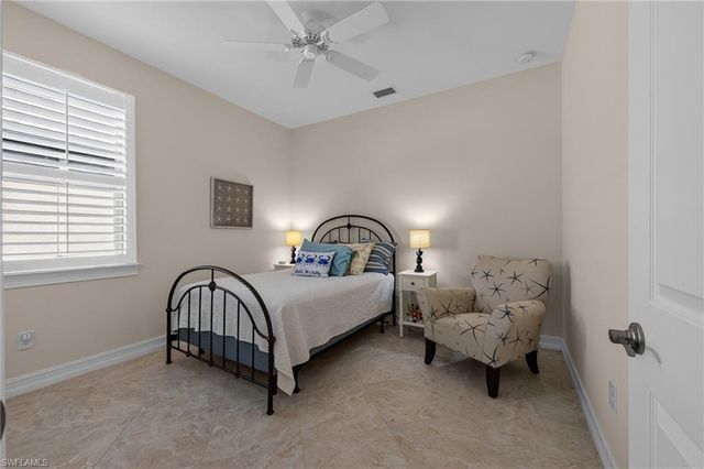 16423 Barclay CT, Naples, FL 34110