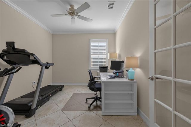 16423 Barclay CT, Naples, FL 34110