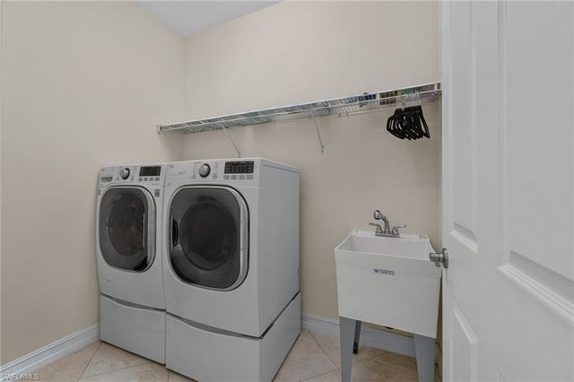 16423 Barclay CT, Naples, FL 34110