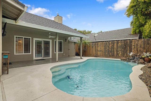 2408 Seaglen Dr, Modesto, CA 95355