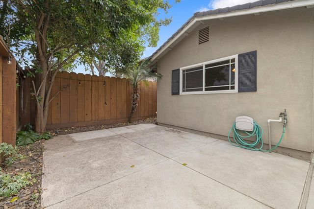 2408 Seaglen Dr, Modesto, CA 95355