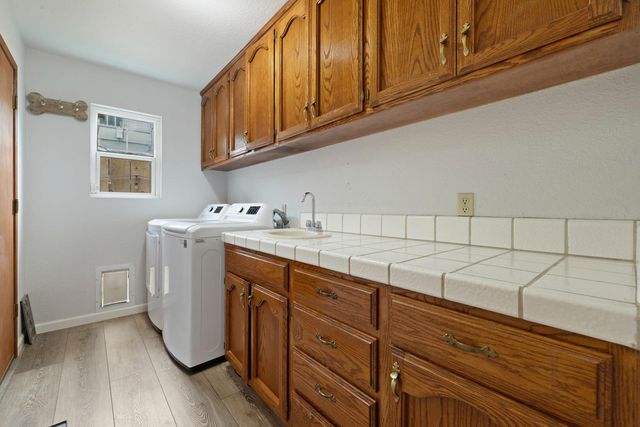 2408 Seaglen Dr, Modesto, CA 95355