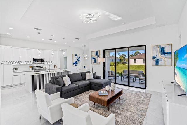 376 S Cratsley Ave, Lehigh Acres, FL 33974